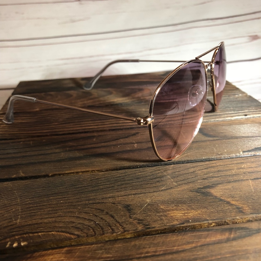 Dark Pink aviator sunglasses with gold frames - Picture 3 of 3